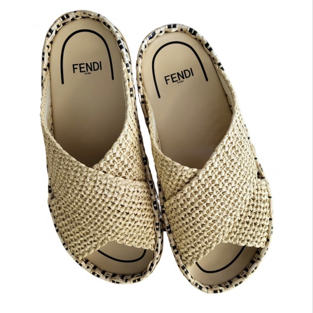 Fendi Reflections Sandal in Natural size 39